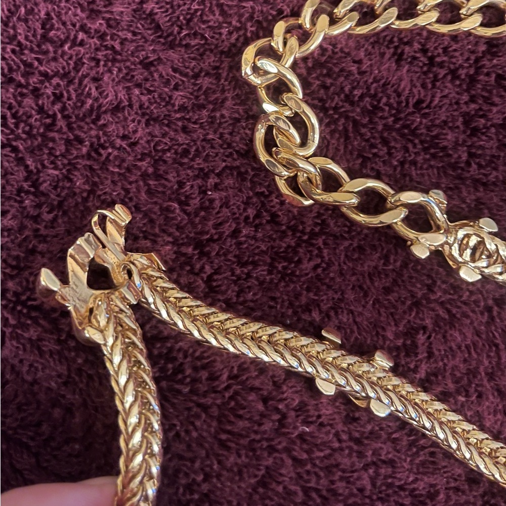 🚫SOLD🚫 Vintage St. John Gold Tone Belt. Very Heavy With No Signs Of Wear! - Picture 4 of 6
